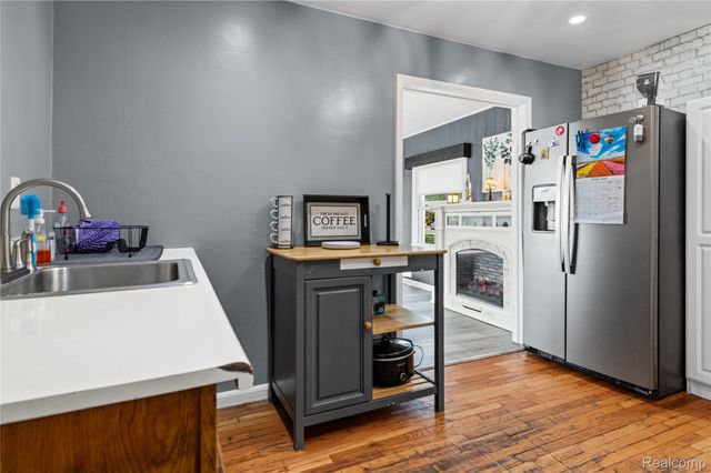 527 E Sunnybrook Drive, Royal Oak, MI 48073