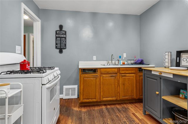 527 E Sunnybrook Drive, Royal Oak, MI 48073