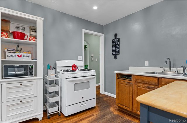 527 E Sunnybrook Drive, Royal Oak, MI 48073