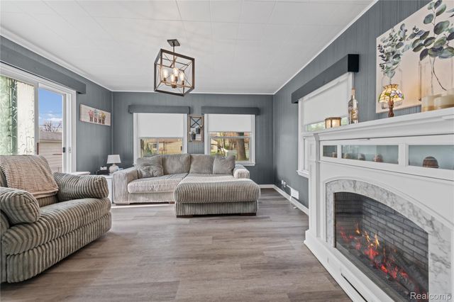 527 E Sunnybrook Drive, Royal Oak, MI 48073