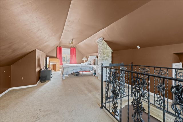 527 E Sunnybrook Drive, Royal Oak, MI 48073