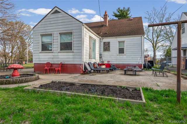 527 E Sunnybrook Drive, Royal Oak, MI 48073