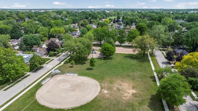 527 E Sunnybrook Drive, Royal Oak, MI 48073