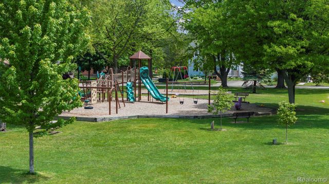 527 E Sunnybrook Drive, Royal Oak, MI 48073