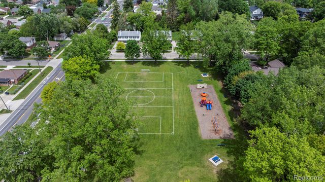 527 E Sunnybrook Drive, Royal Oak, MI 48073