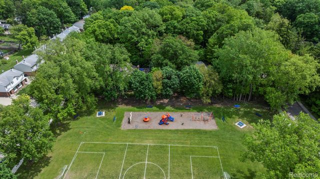 527 E Sunnybrook Drive, Royal Oak, MI 48073