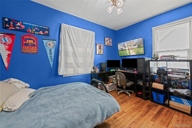 527 E Sunnybrook Drive, Royal Oak, MI 48073