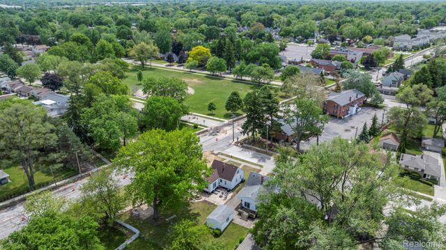 527 E Sunnybrook Drive, Royal Oak, MI 48073