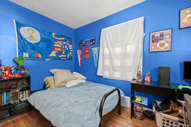 527 E Sunnybrook Drive, Royal Oak, MI 48073