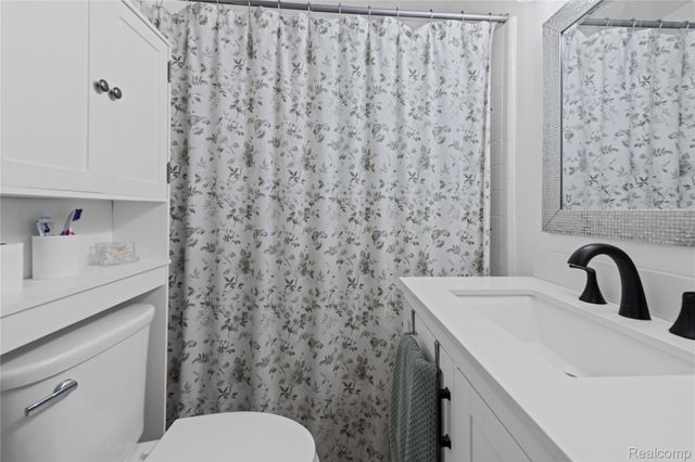 527 E Sunnybrook Drive, Royal Oak, MI 48073