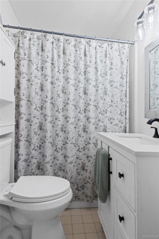 527 E Sunnybrook Drive, Royal Oak, MI 48073