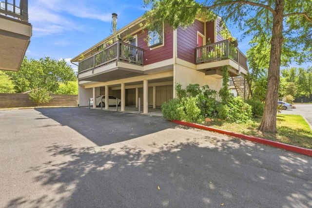 2215 Post RD 2072, Austin, TX 78704