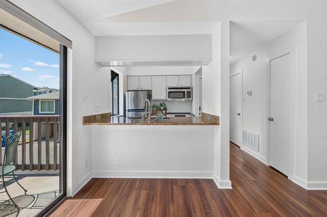 2215 Post RD 2072, Austin, TX 78704