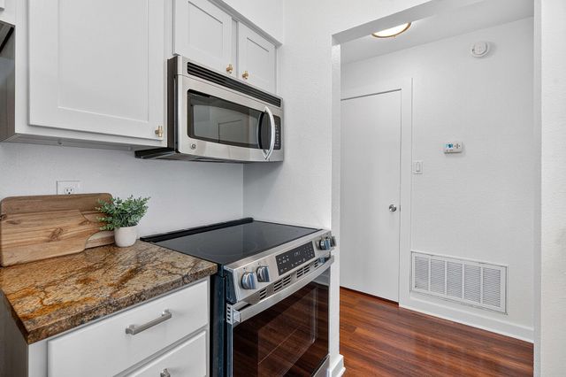 2215 Post RD 2072, Austin, TX 78704