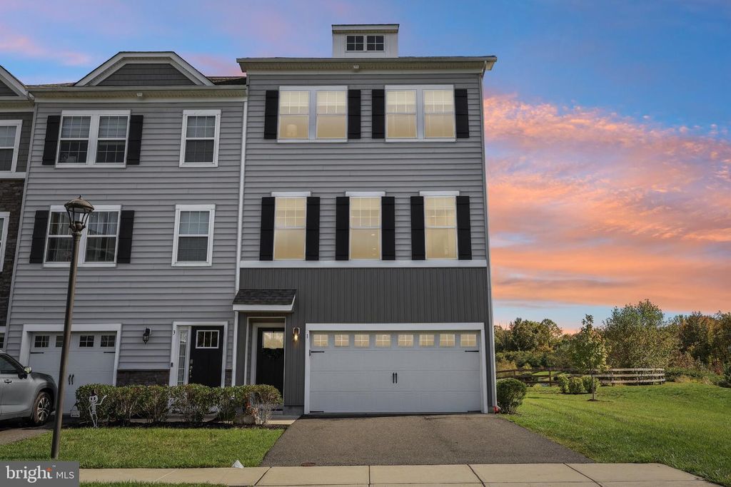 1 SIENNA WAY, MOUNT LAUREL, NJ 08054 — exterior