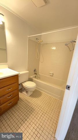 5207 HARBOR COURT DR, Alexandria, VA 22315