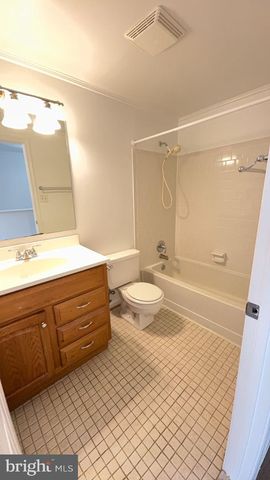 5207 HARBOR COURT DR, Alexandria, VA 22315