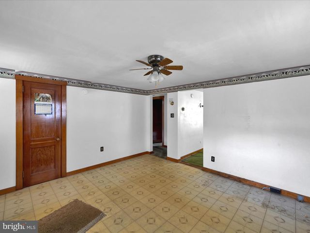 3665 MOUNTAIN RD, Hamburg, PA 19526