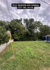 7012 Jackson Avenue, Kansas City, MO 64132