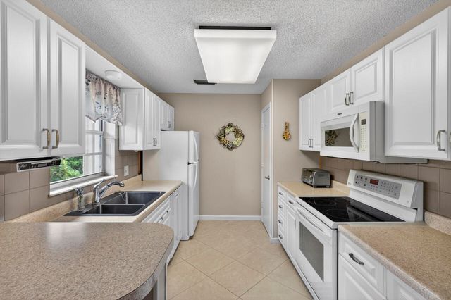 1 Lake Vista Trl Apt 207, Port St Lucie, FL 34952