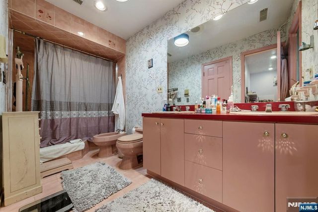 14 Hepworth Place, West Orange, NJ 07052