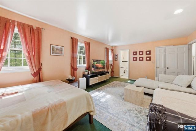 14 Hepworth Place, West Orange, NJ 07052