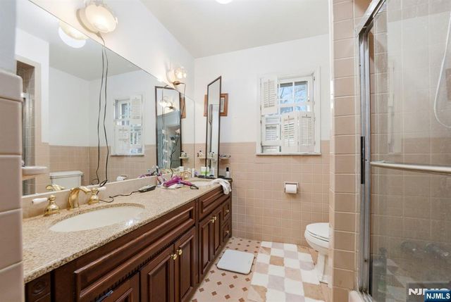 14 Hepworth Place, West Orange, NJ 07052