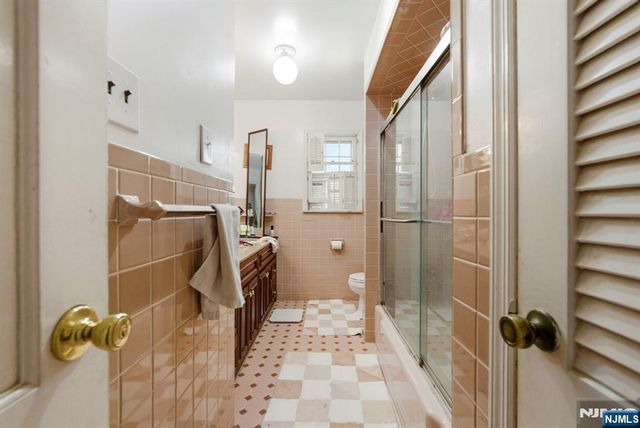 14 Hepworth Place, West Orange, NJ 07052