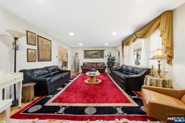 14 Hepworth Place, West Orange, NJ 07052