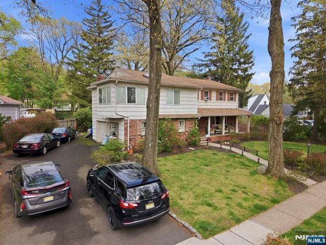 14 Hepworth Place, West Orange, NJ 07052