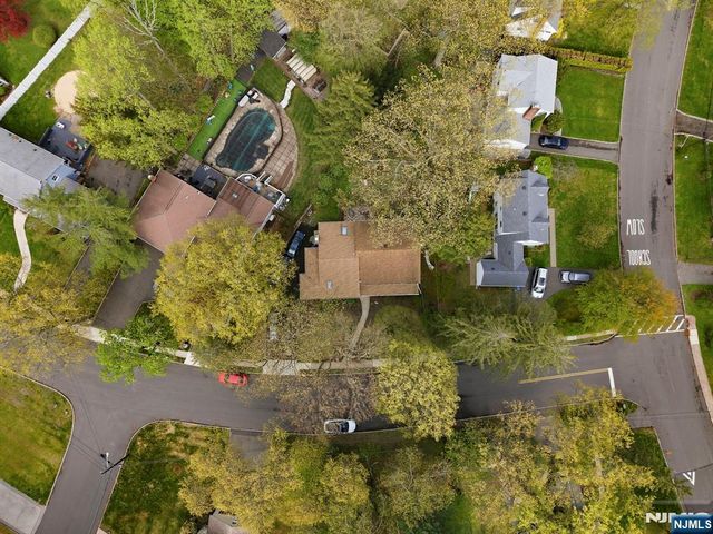 14 Hepworth Place, West Orange, NJ 07052