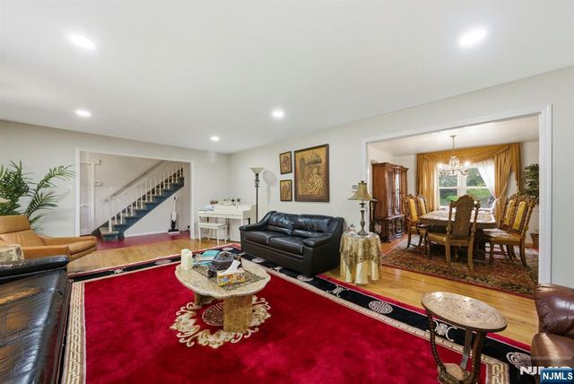 14 Hepworth Place, West Orange, NJ 07052
