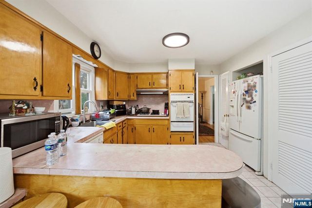 14 Hepworth Place, West Orange, NJ 07052