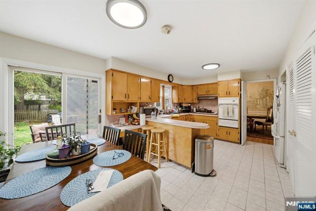 14 Hepworth Place, West Orange, NJ 07052