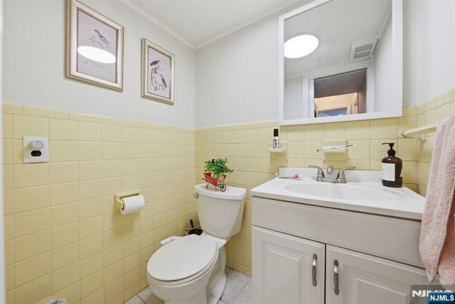 14 Hepworth Place, West Orange, NJ 07052