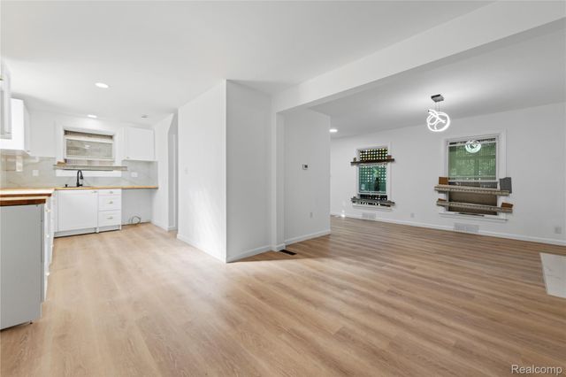 16560 Oakfield Street, Detroit, MI 48235