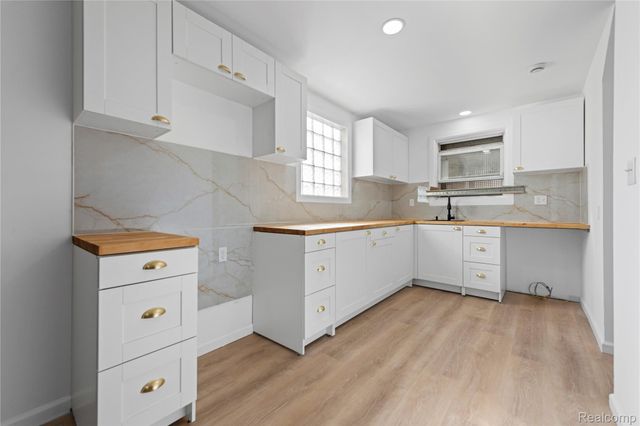 16560 Oakfield Street, Detroit, MI 48235