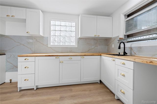 16560 Oakfield Street, Detroit, MI 48235