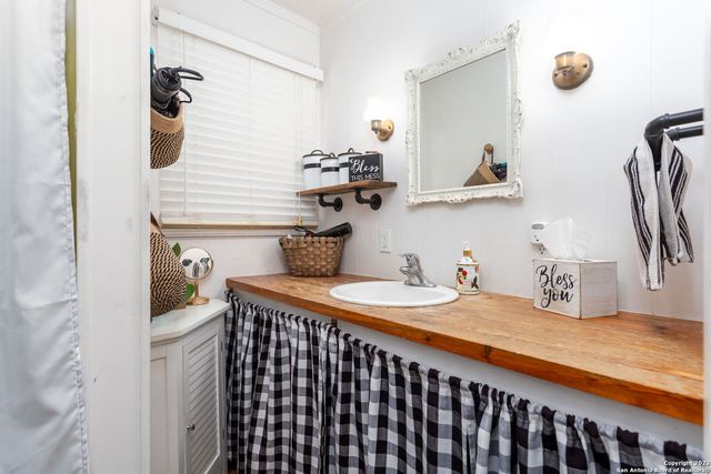 8417 - B State Highway 16 N, Bandera, TX 78003