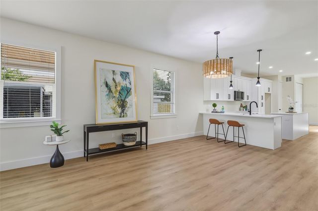 1515 E KNOLLWOOD STREET, Tampa, FL 33610