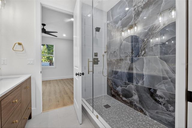 1515 E KNOLLWOOD STREET, Tampa, FL 33610