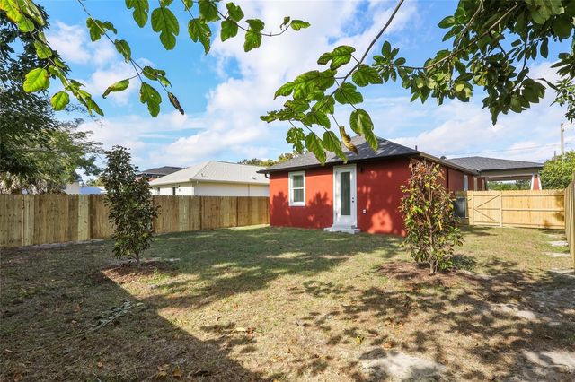 1515 E KNOLLWOOD STREET, Tampa, FL 33610