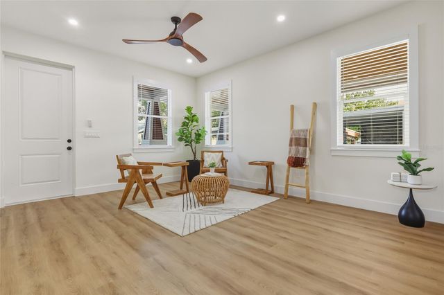 1515 E KNOLLWOOD STREET, Tampa, FL 33610