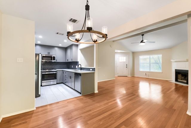 9616 Holly Springs DR, Austin, TX 78748