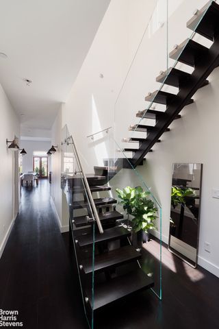 173 MAC DOUGAL Street PHW, New York City, NY 10011