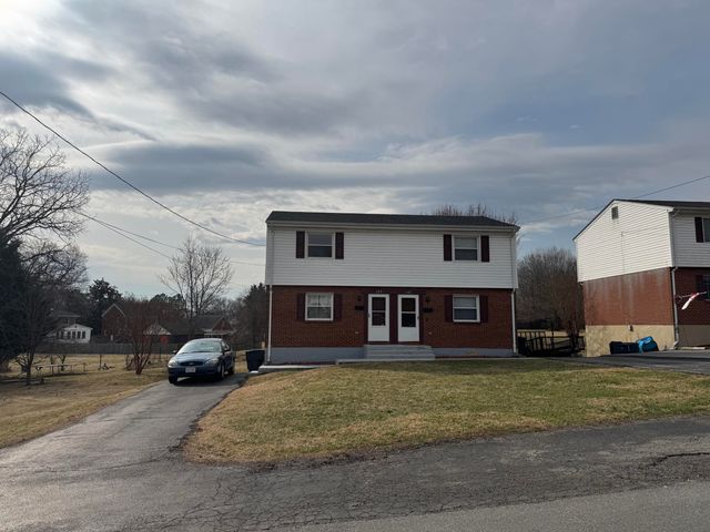 137 Princeton CIR, Roanoke, VA 24012