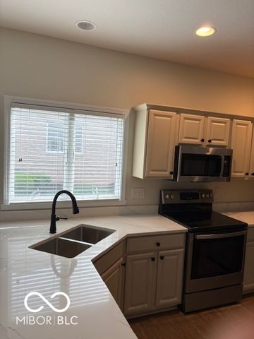 1370 Heron Ridge Boulevard, Greenwood, IN 46143