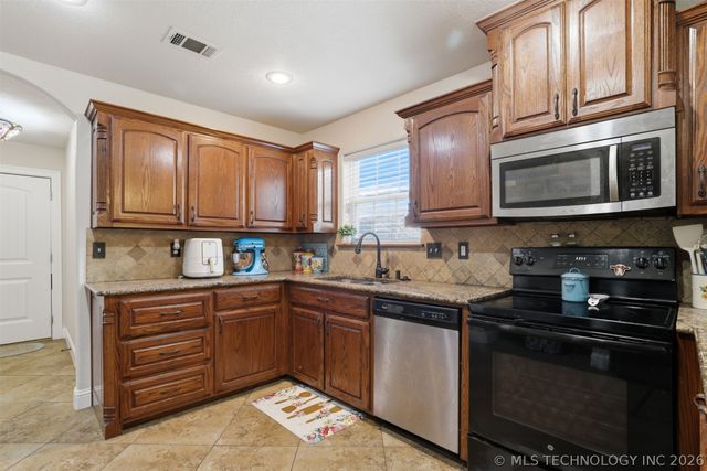 902 Springfield, Durant, OK 74701