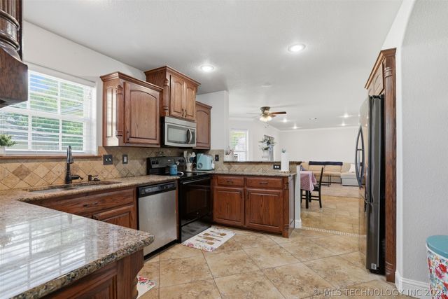 902 Springfield, Durant, OK 74701