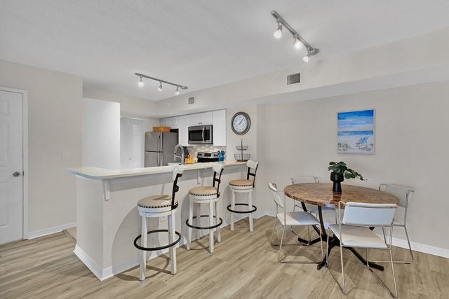 1590 S 42nd Circle 207, Vero Beach, FL 32967
